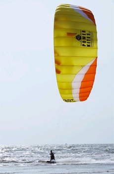 /user/public/images/kiteboarding2.1.jpg